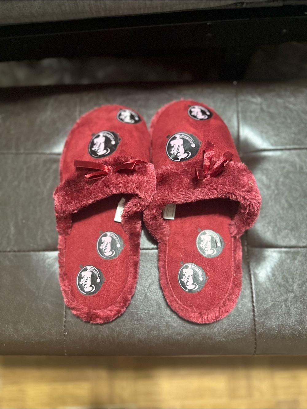 Source Unknown Women's Plush Deep Red Slide Slippers with Bow Accents